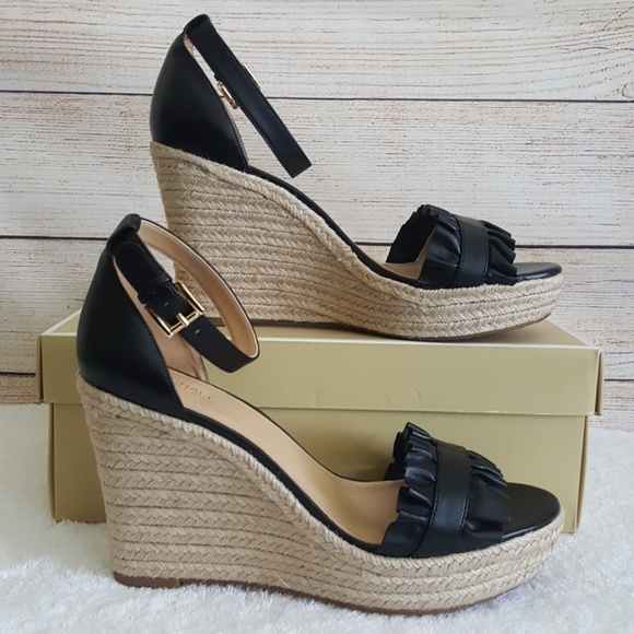 New Michael Kors Bella Leather Wedge Sandals - Picture 3 of 5